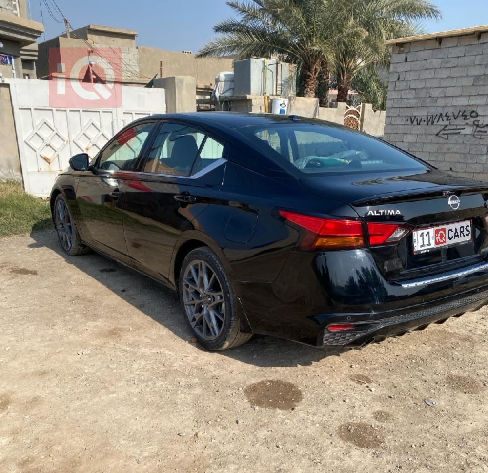 نيسان ألتيما